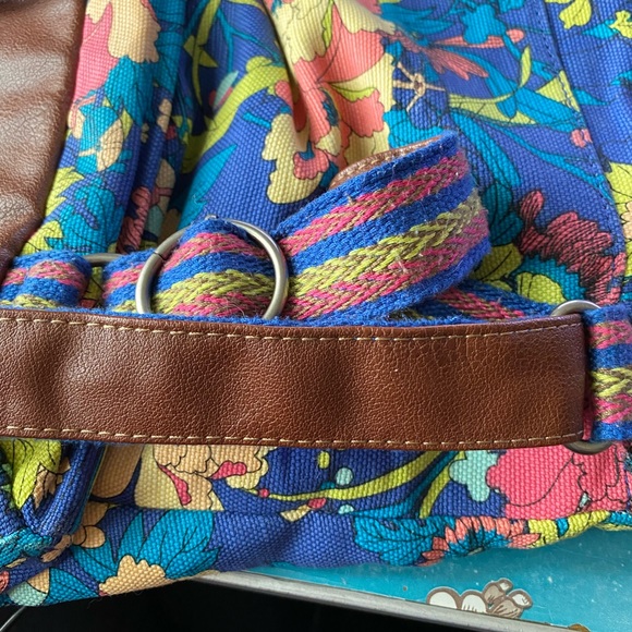 Sakroota Canvas Floral Flap Convertible Backpack Crossbody - Picture 4 of 7